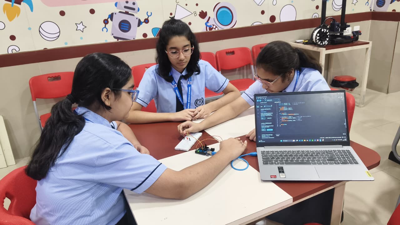 How Robotics Helps Children Learn Through Practical Experience